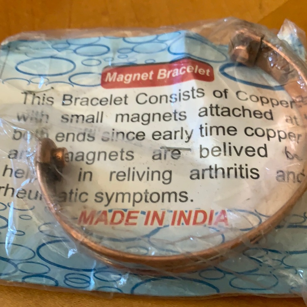 Magnet bracelet with copper help relive pain